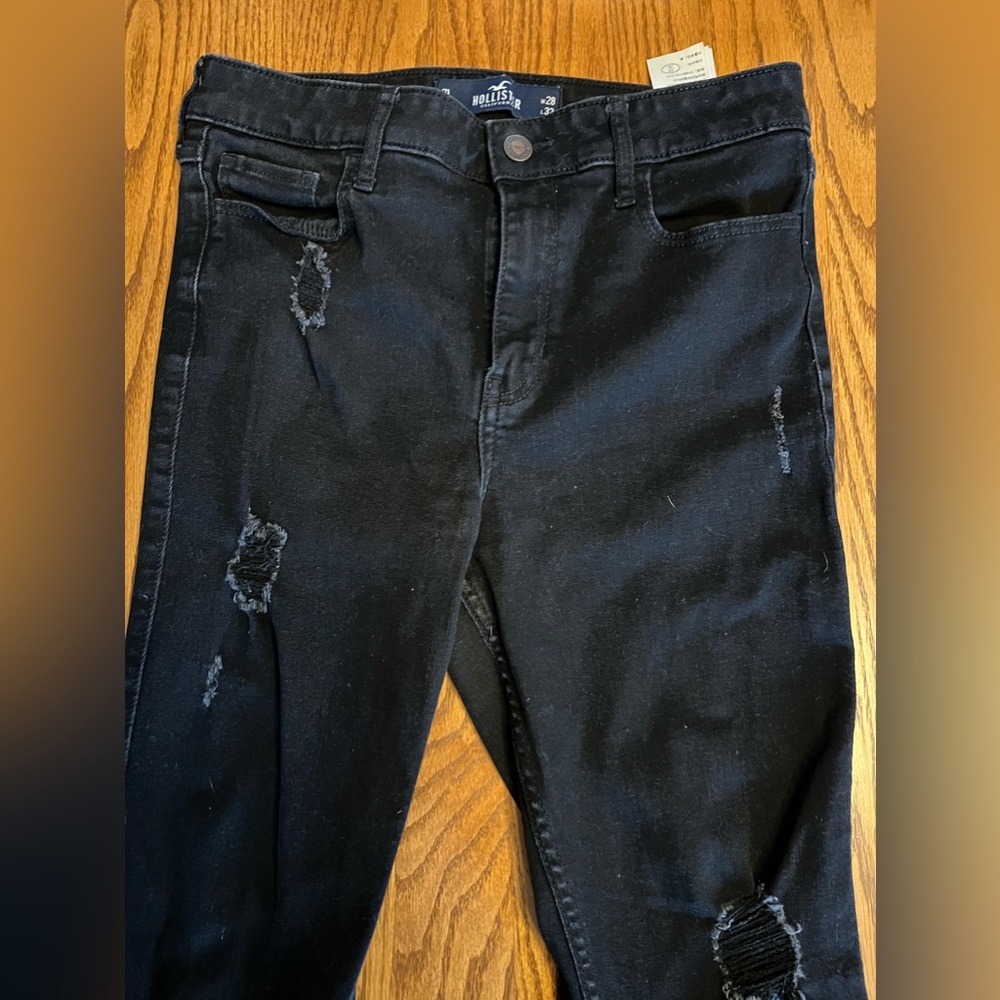 Hollister women’s size 7L ripped jeans